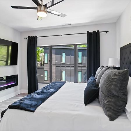 The Red Door - Ultra Modern Atlanta Home - Designedbydom Εξωτερικό φωτογραφία