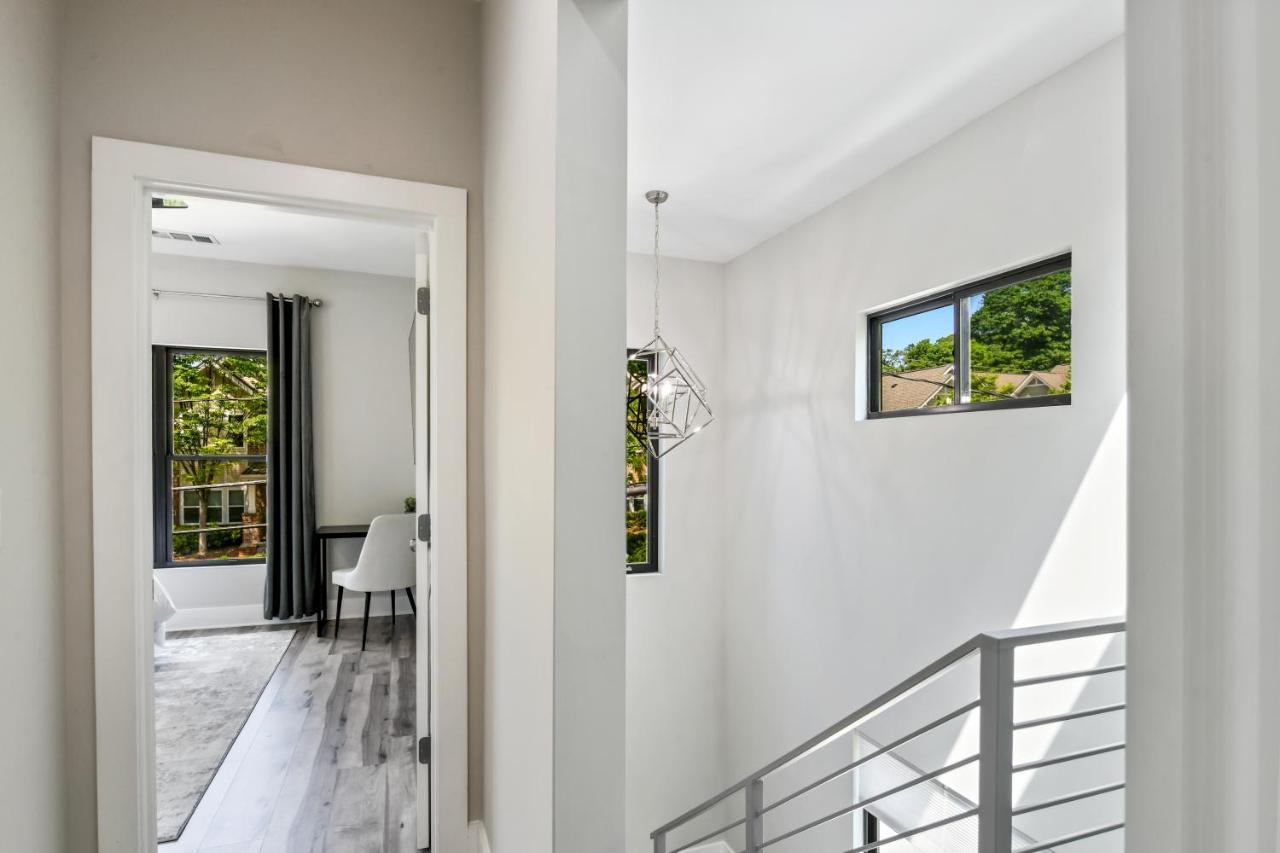 The Red Door - Ultra Modern Atlanta Home - Designedbydom Εξωτερικό φωτογραφία